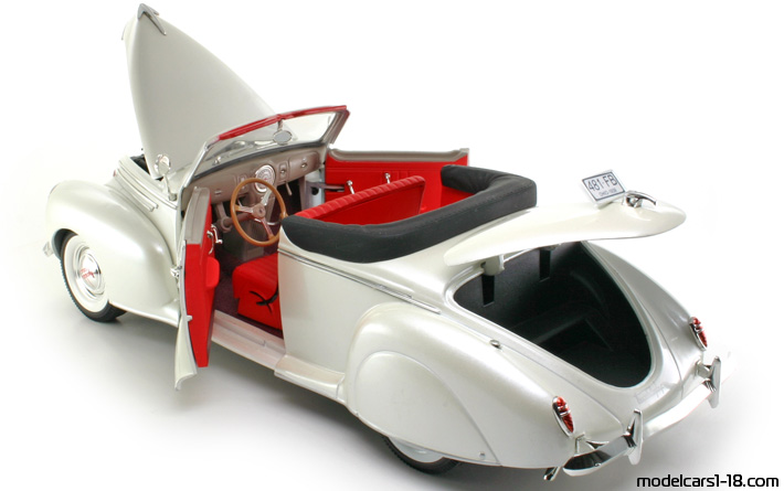 1939 - Lincoln Zephyr Signature Models 1/18 (Белый) Открывающиеся части