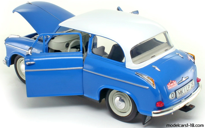 1958 - Lloyd Alexander TS Camper Revell 1/18 (Синий / Белый) Открывающиеся части
