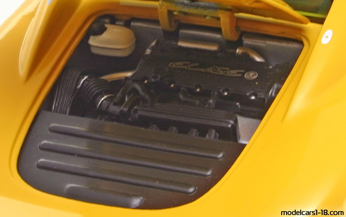 1996 - Lotus Elise Chrono 1/18 (Жёлтый) Двигатель