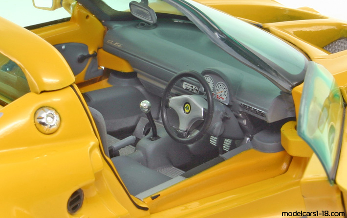 1996 - Lotus Elise Chrono 1/18 (Жёлтый) Интерьер панель приборов