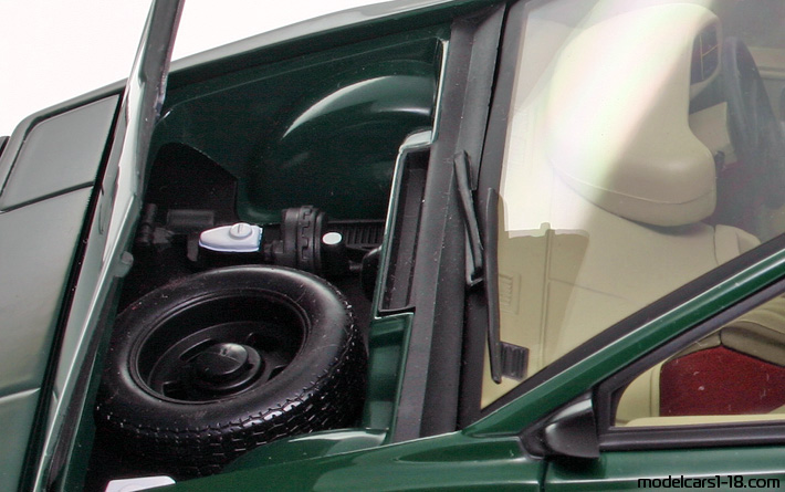 1977 - Lotus Esprit Type 79 AutoArt 1/18 (Зелёный) Багажник / Поднимающиеся фары