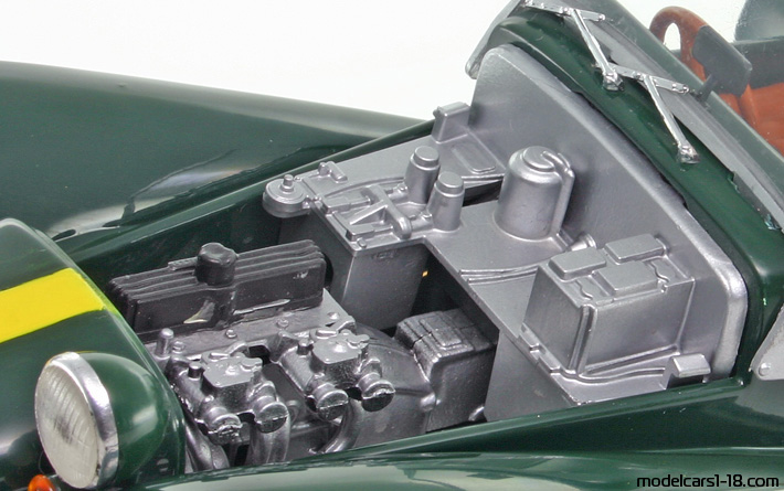 1957 - Lotus Super Seven Anson 1/18 (Зелёный / Жёлтый) Двигатель