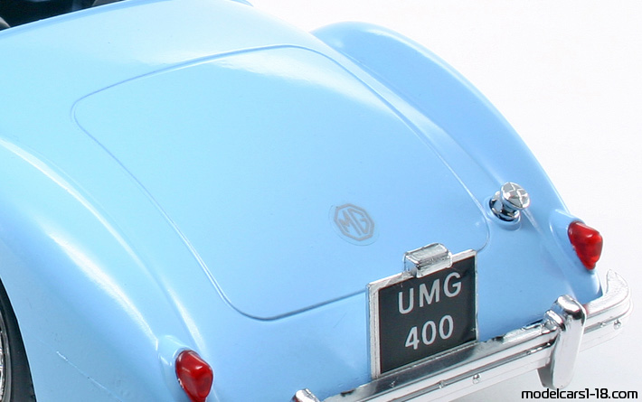 1955 - MG MGA Polistil 1/16 (Синий) Багажник / Поднимающиеся фары