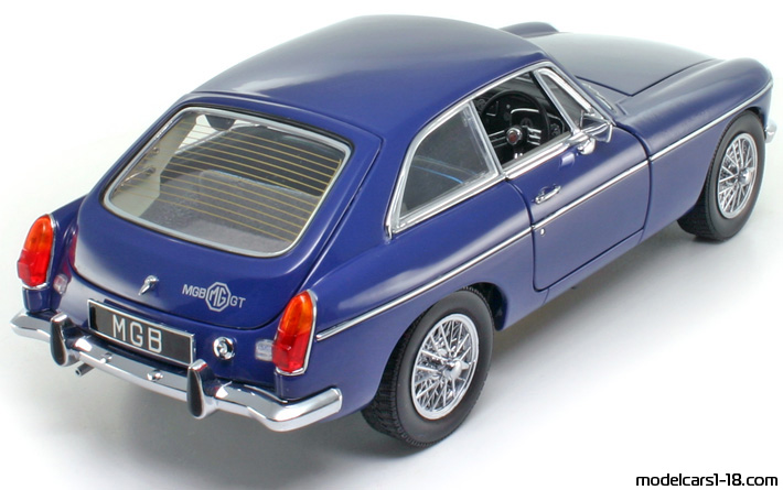 1969 - MG MGB GT MkII Universal Hobbies 1/18 (Синий) Задняя правая сторона
