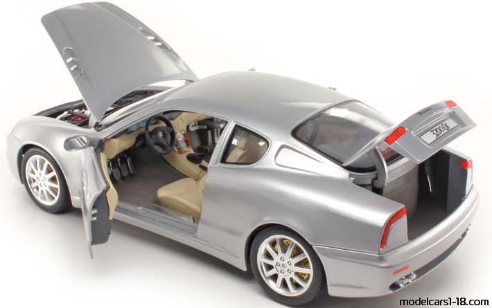 1998 - Maserati 3200 GT Bburago 1/18 (Серебристый) Открывающиеся части