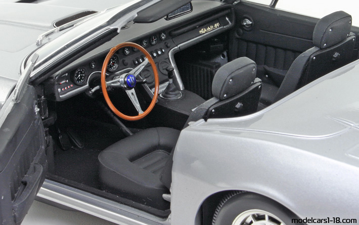 1970 - Maserati Ghibli Spyder Minichamps 1/18 (Светло-серебристый) Интерьер панель приборов