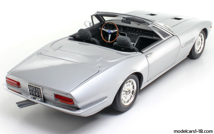 1970 - Maserati Ghibli Spyder Minichamps 1/18 (Светло-серебристый) Задняя правая сторона