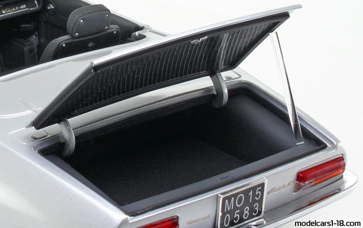 1970 - Maserati Ghibli Spyder Minichamps 1/18 (Светло-серебристый) Багажник / Поднимающиеся фары