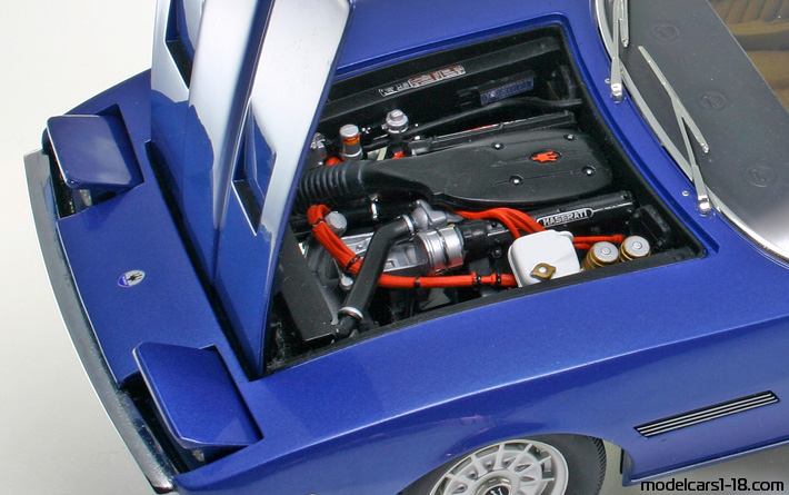 1969 - Maserati Ghibli Minichamps 1/18 (Синий) Двигатель