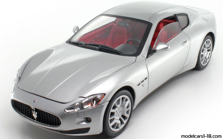 2007 - Maserati GranTurismo Mondo Motors 1/18 (Светло-серебристый) Передняя левая сторона