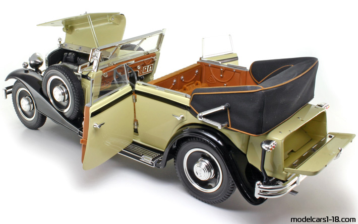 1932 - Maybach DS8 Zeppelin Anson 1/18 (Золотой  / Чёрный) Открывающиеся части