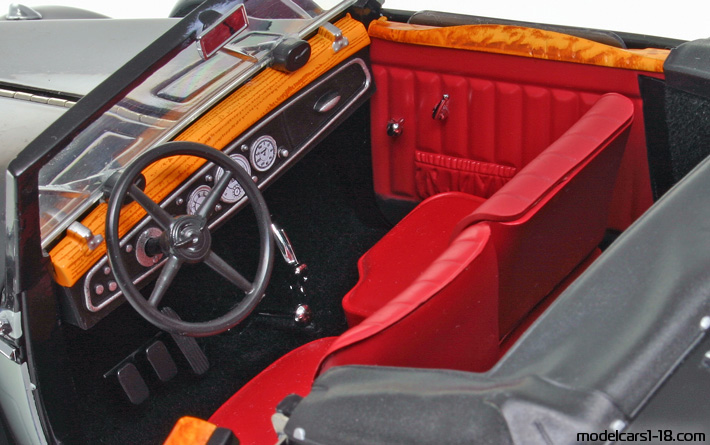 1937 - Maybach SW38 Signature Models 1/18 (Чёрный / Белый) Интерьер панель приборов