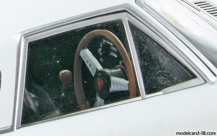 1967 - Mazda Cosmo Sport Triple9 Collection 1/18 (Белый) Интерьер панель приборов