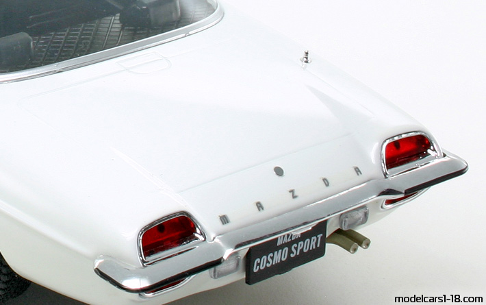 1967 - Mazda Cosmo Sport Triple9 Collection 1/18 (Белый) Багажник / Поднимающиеся фары
