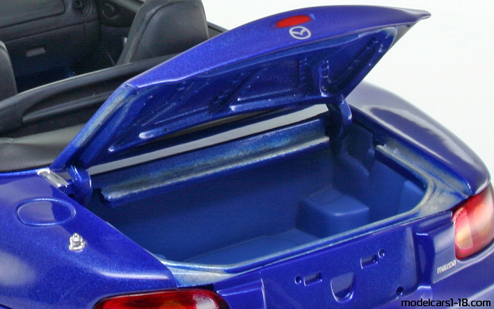 1999 - Mazda MX-5 Gate 1/18 (Синий) Багажник / Поднимающиеся фары