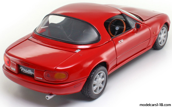 1989 - Mazda MX-5 Kyosho 1/18 (Kрасный) Задняя правая сторона