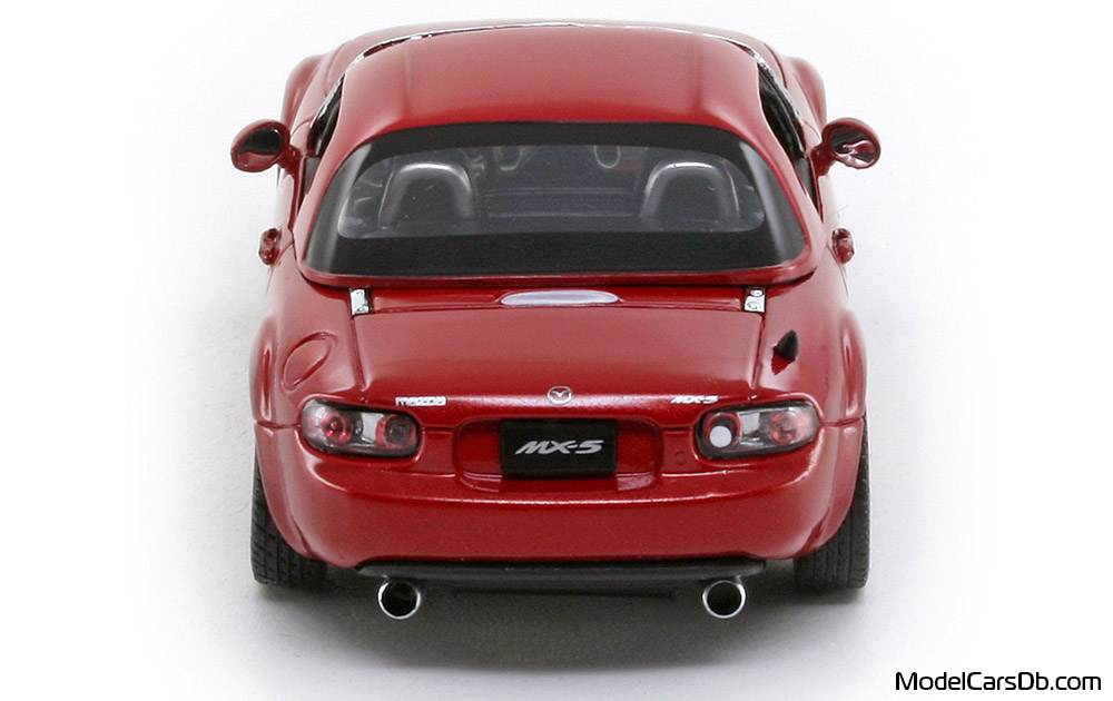 2005 - Mazda MX-5 EBBRO 1/43 (Kрасный) Сзади