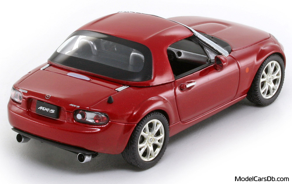 2005 - Mazda MX-5 EBBRO 1/43 (Kрасный) Задняя правая сторона