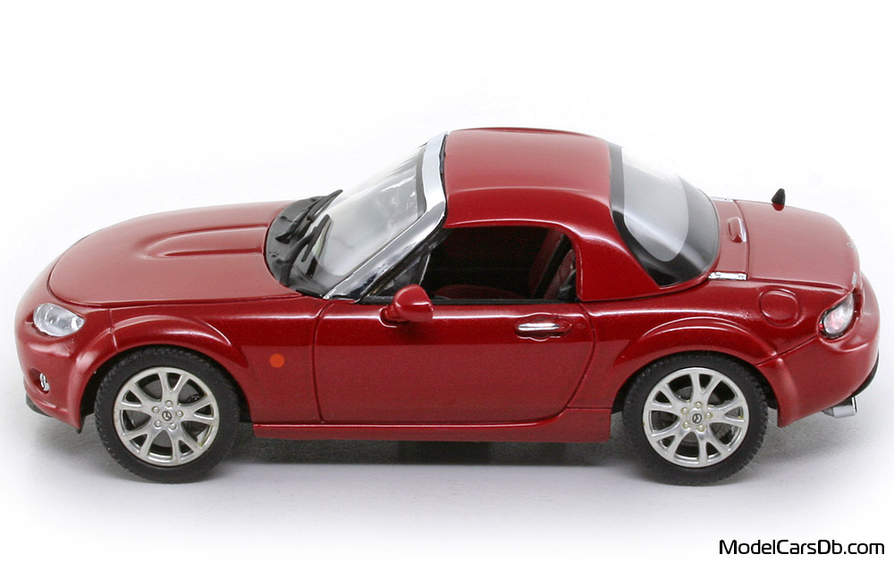 2005 - Mazda MX-5 EBBRO 1/43 (Kрасный) Сторона