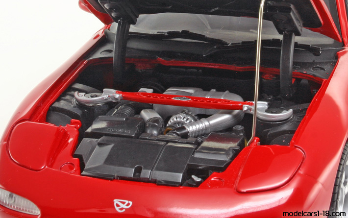 1993 - Mazda RX-7 Kyosho 1/18 (Kрасный) Двигатель
