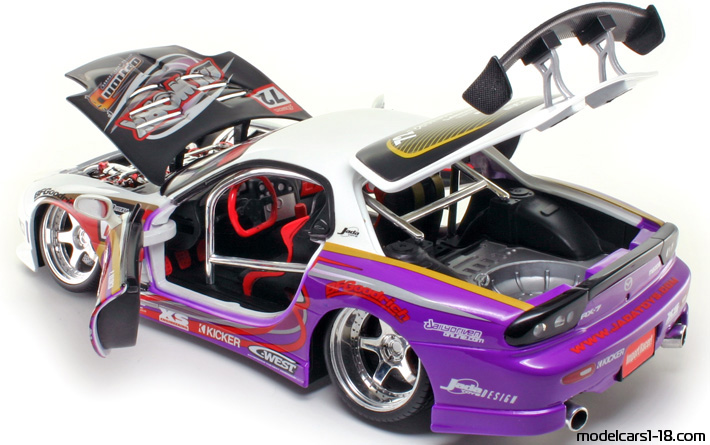 1999 - Mazda RX-7 Jada Toys 1/18 (Белый / Фиолетовый) Открывающиеся части