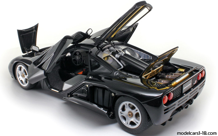 1993 - McLaren F1 AutoArt 1/18 (Чёрный) Открывающиеся части