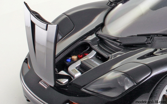1993 - McLaren F1 AutoArt 1/18 (Чёрный) Багажник / Поднимающиеся фары