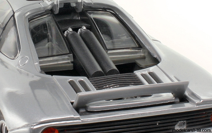 1993 - McLaren F1 Maisto 1/18 (Серебристый) Двигатель