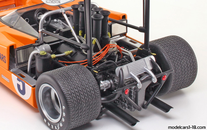 1969 - McLaren M8B High Wing GMP 1/18 (Оранжевый / Серебристый) Двигатель