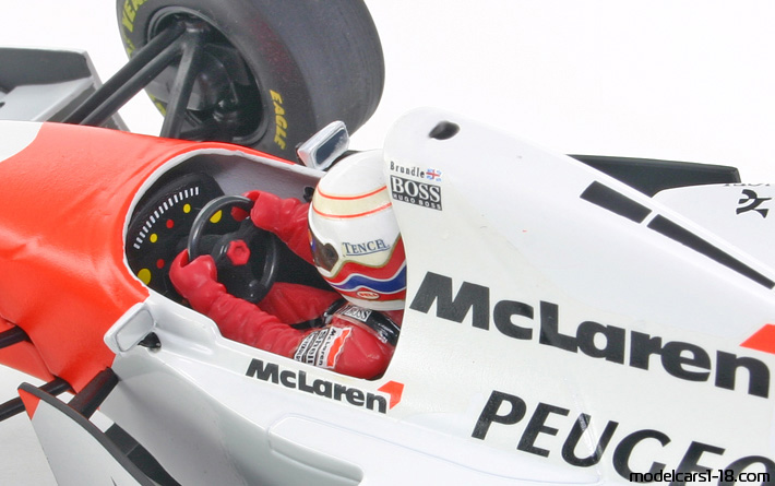 1994 - McLaren Peugeot MP4-9 Minichamps 1/18 (Белый / Kрасный) Интерьер панель приборов
