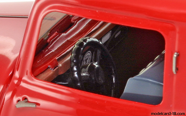 1952 - Mercedes 170 V (W136) Schuco 1/18 (Kрасный / Чёрный) Интерьер панель приборов