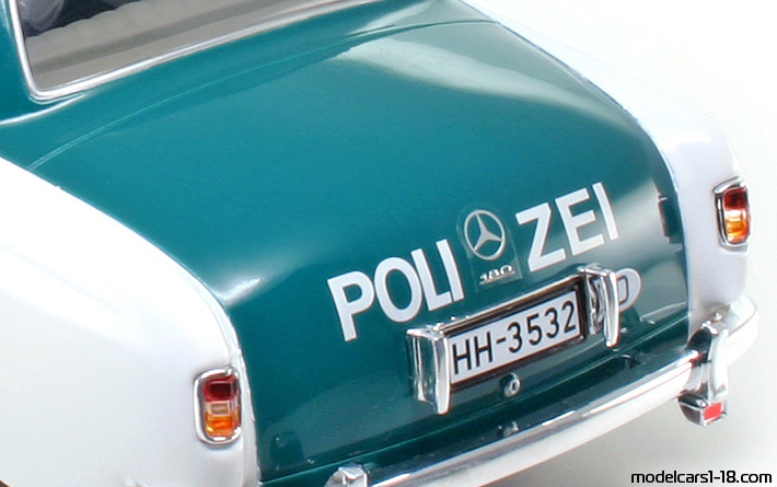 1953 - Mercedes 180 (W120) Police Revell 1/18 (Зелёный / Белый) Багажник / Поднимающиеся фары