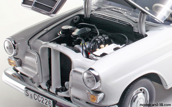 1961 - Mercedes 200 (W110) Norev 1/18 (Белый) Двигатель