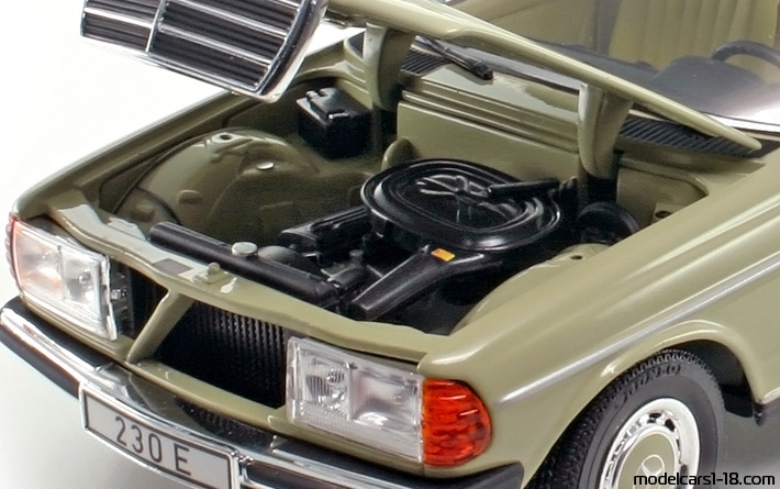 1976 - Mercedes 230 E (W123) Revell 1/18 (Коричневый) Двигатель