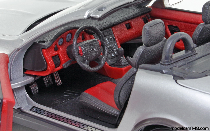 1997 - Mercedes 230 SLK (R170) Maisto 1/18 (Серебристый) Интерьер панель приборов