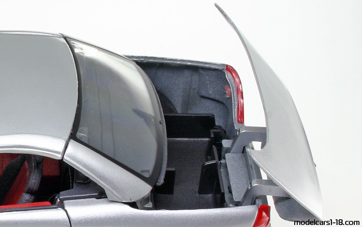 1997 - Mercedes 230 SLK (R170) Maisto 1/18 (Серебристый) Багажник / Поднимающиеся фары