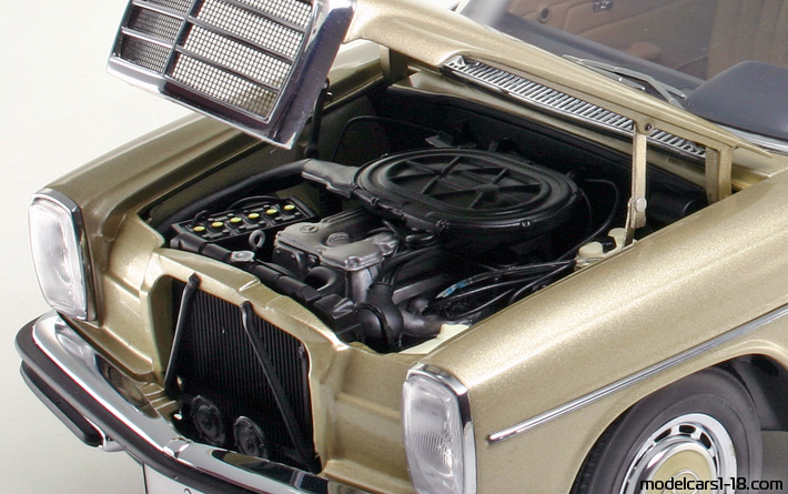 1971 - Mercedes 280 C (W114) AutoArt 1/18 (Золотой ) Двигатель
