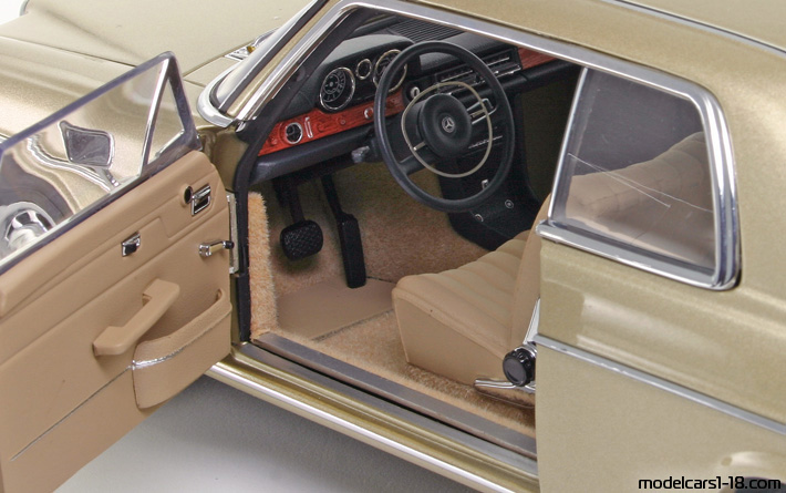 1971 - Mercedes 280 C (W114) AutoArt 1/18 (Золотой ) Интерьер панель приборов