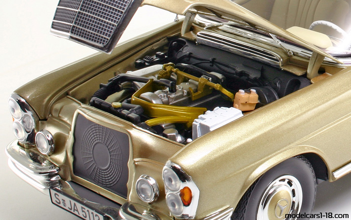 1969 - Mercedes 280 SE (W111) Norev 1/18 (Чёрный) Двигатель