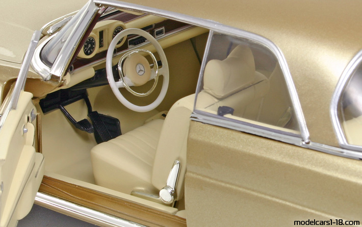 1969 - Mercedes 280 SE (W111) Norev 1/18 (Чёрный) Интерьер панель приборов