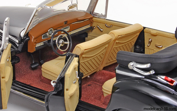 1955 - Mercedes 300 C (W186) Ricko 1/18 (Чёрный) Интерьер панель приборов
