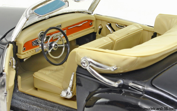 1955 - Mercedes 300 S (W188) Maisto 1/18 (Чёрный) Интерьер панель приборов