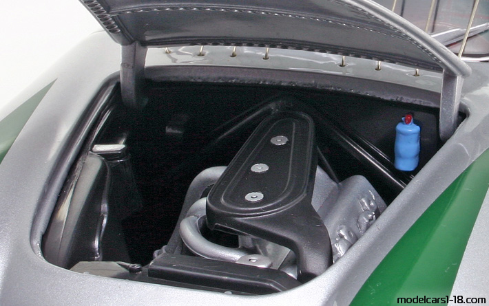 1952 - Mercedes 300 SL (W194) Ricko 1/18 (Серебристый / Зелёный) Двигатель