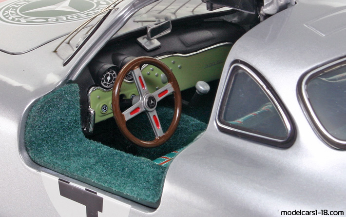 1952 - Mercedes 300 SL (W194) Ricko 1/18 (Серебристый / Зелёный) Интерьер панель приборов