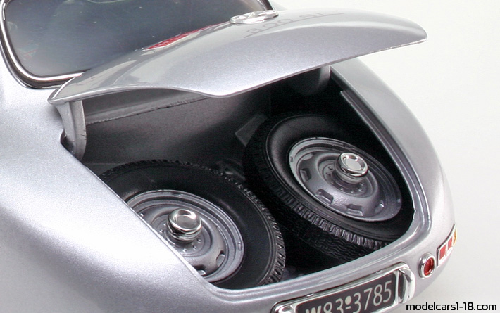 1952 - Mercedes 300 SL (W194) Ricko 1/18 (Серебристый / Зелёный) Багажник / Поднимающиеся фары