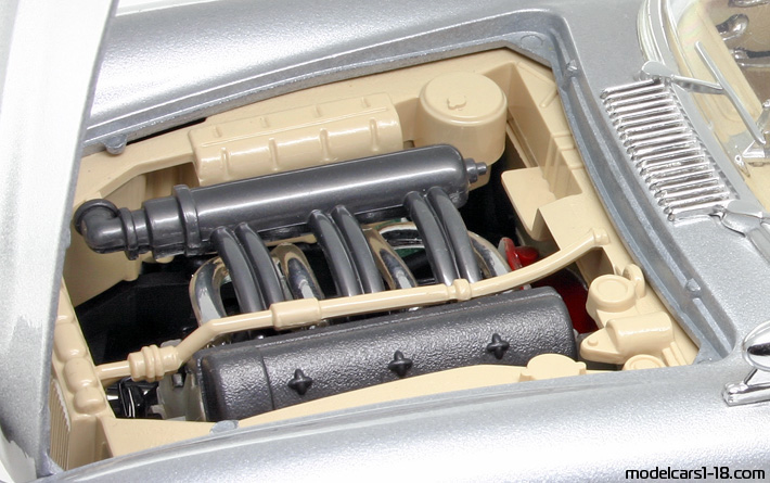 1957 - Mercedes 300 SL (W198) Bburago 1/18 (Серебристый) Двигатель