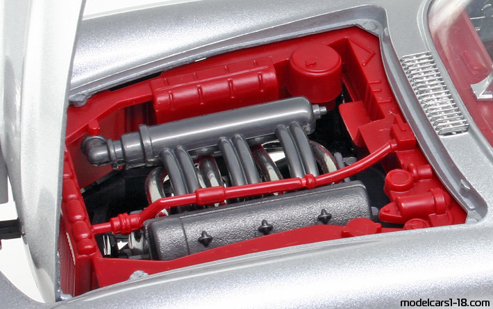 1954 - Mercedes 300 SL (W198) Bburago 1/18 (Серебристый) Двигатель