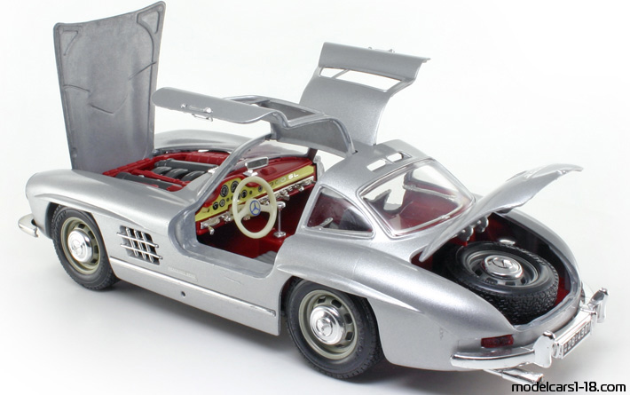 1954 - Mercedes 300 SL (W198) Bburago 1/18 (Серебристый) Открывающиеся части