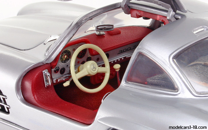 1954 - Mercedes 300 SL (W198) Kyosho 1/18 (Серебристый) Интерьер панель приборов