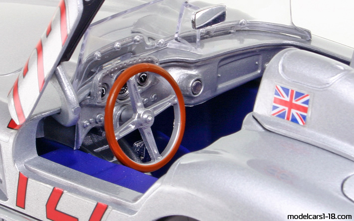 1955 - Mercedes 300 SLR (W196S) Bburago 1/18 (Серебристый) Интерьер панель приборов